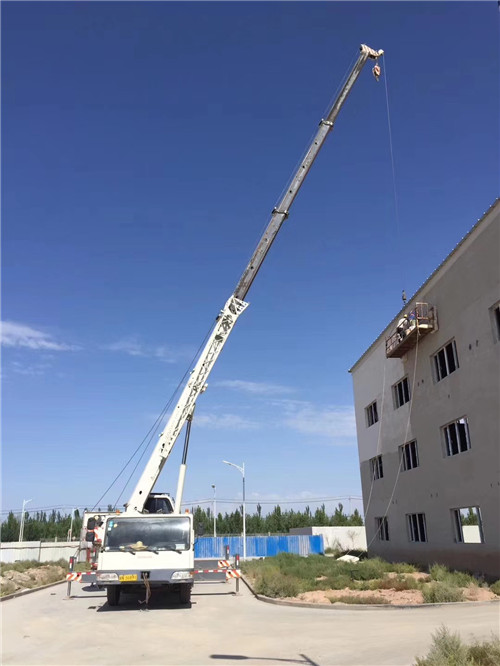涪陵区“轻装强干”—— 吊车的 “轻量化臂架” 技术