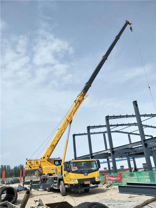 涪陵区超高层建筑钢结构吊装案例